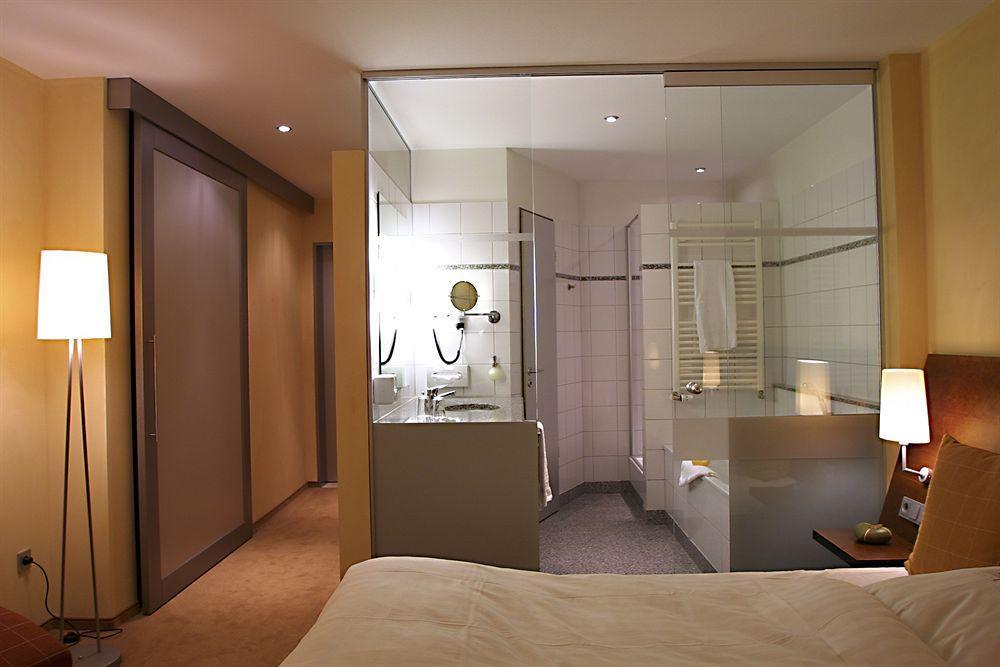 Wellings Romantik Hotel Zur Linde Moers Εξωτερικό φωτογραφία