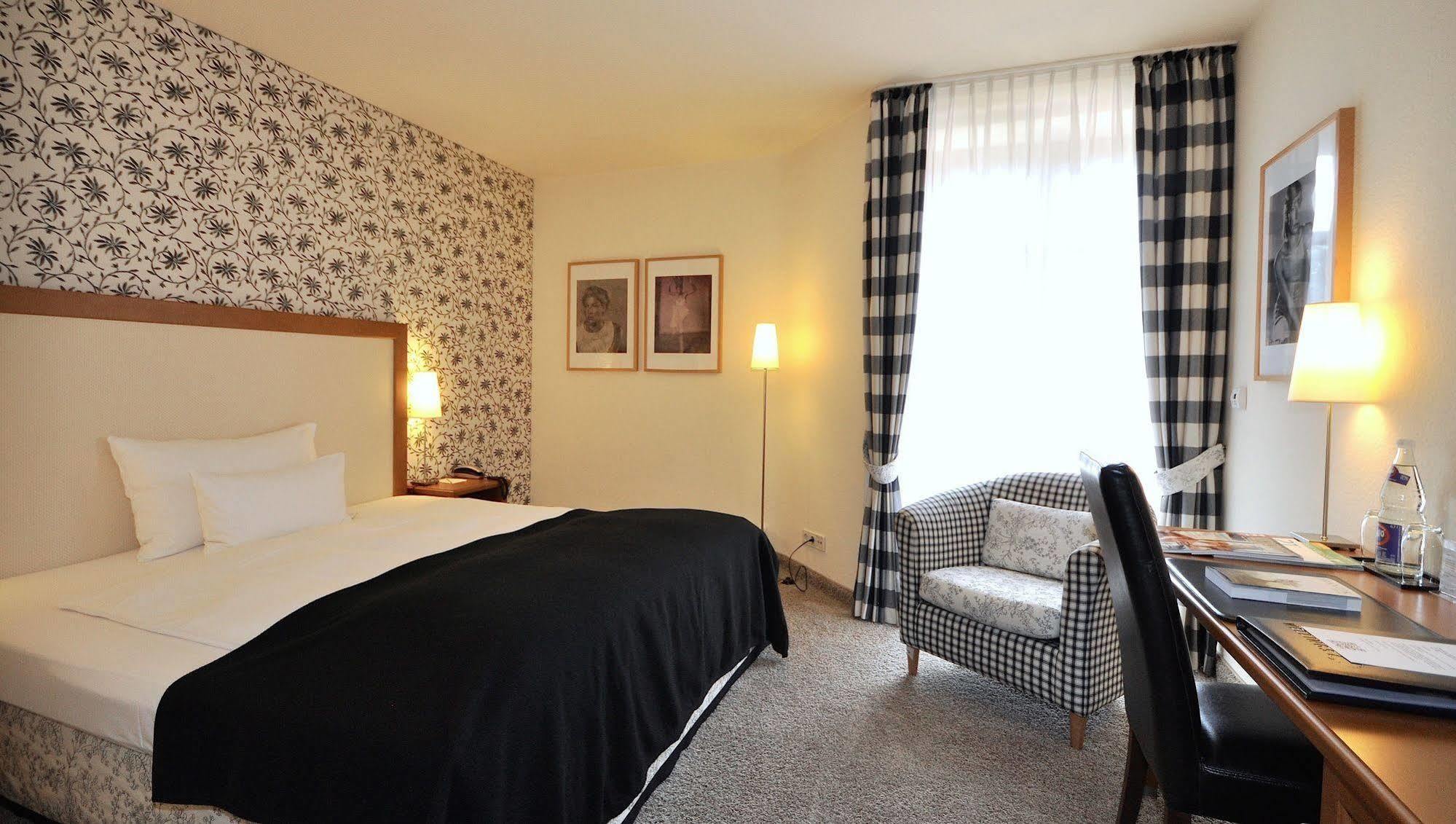Wellings Romantik Hotel Zur Linde Moers Εξωτερικό φωτογραφία