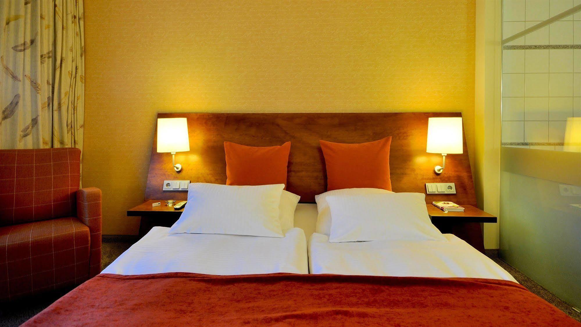 Wellings Romantik Hotel Zur Linde Moers Εξωτερικό φωτογραφία