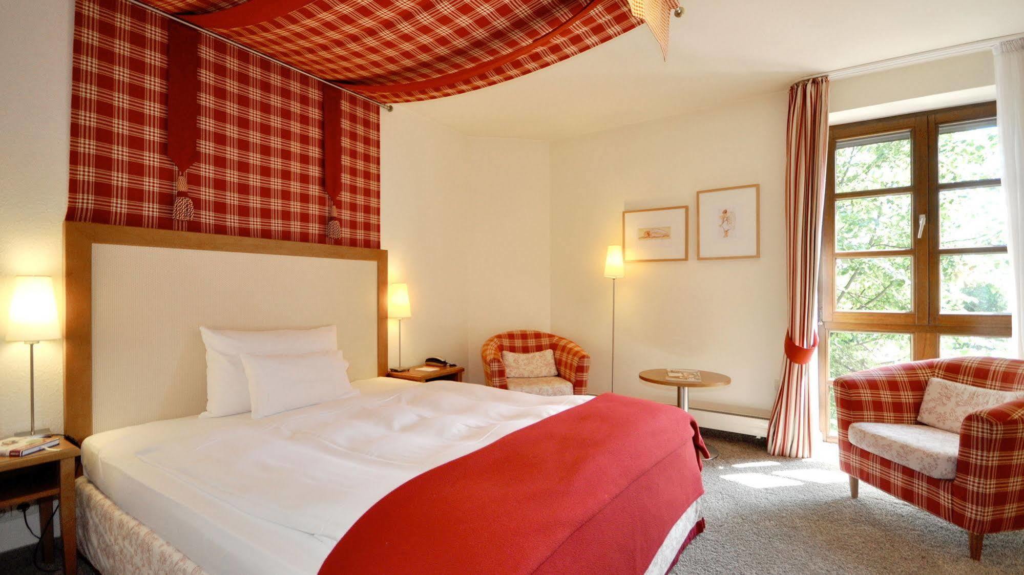 Wellings Romantik Hotel Zur Linde Moers Εξωτερικό φωτογραφία